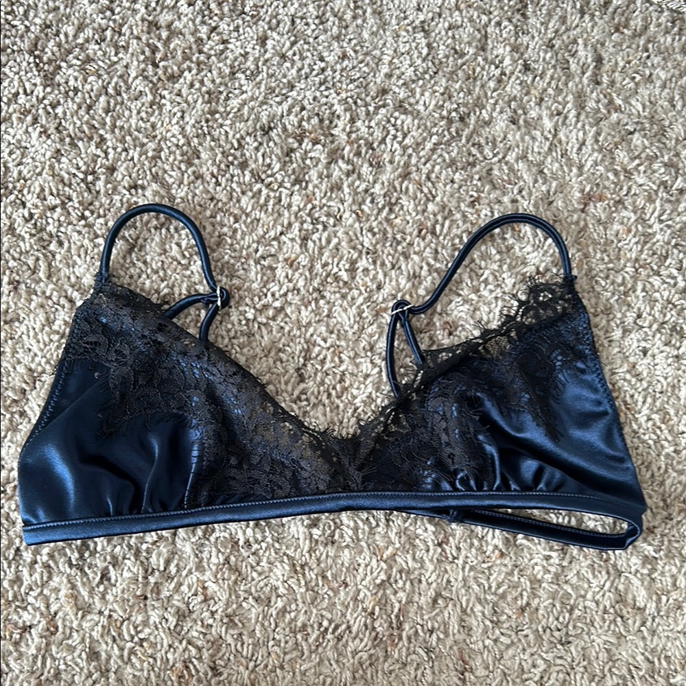 🤍NEW Elegant Blue  Lace Bralette